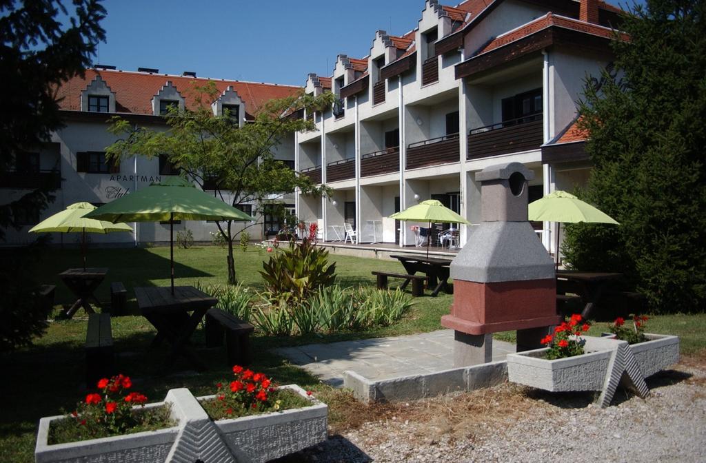 Siesta Club Apartman Harkány Exterior photo