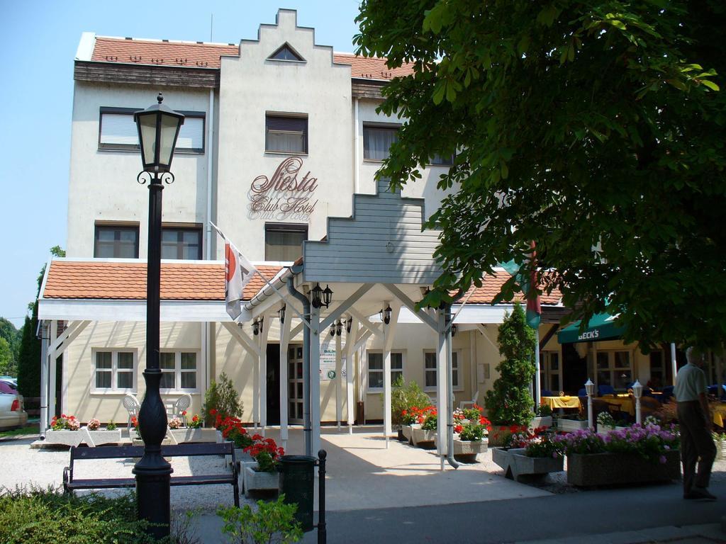 Siesta Club Apartman Harkány Exterior photo