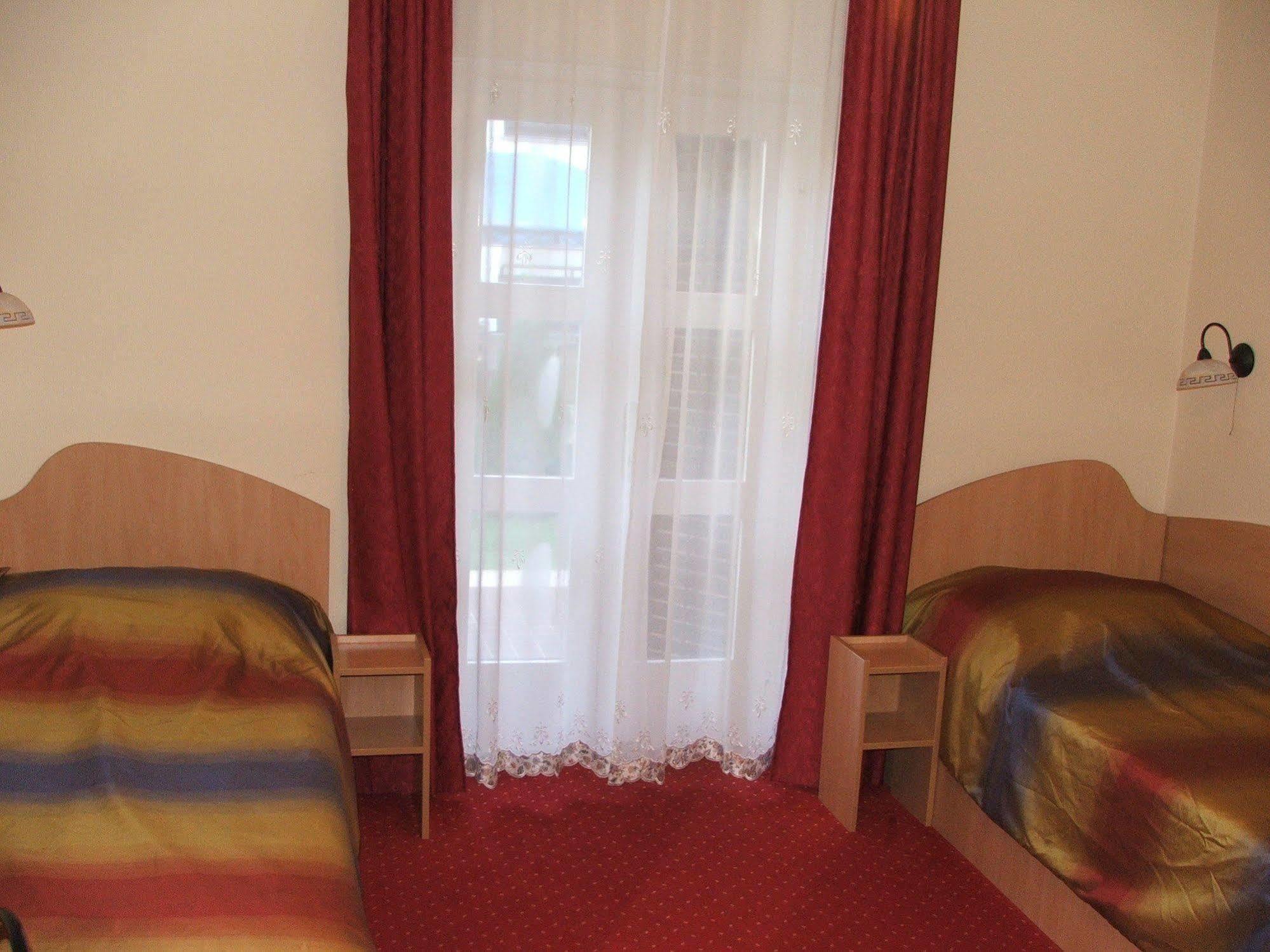 Siesta Club Apartman Harkány Exterior photo
